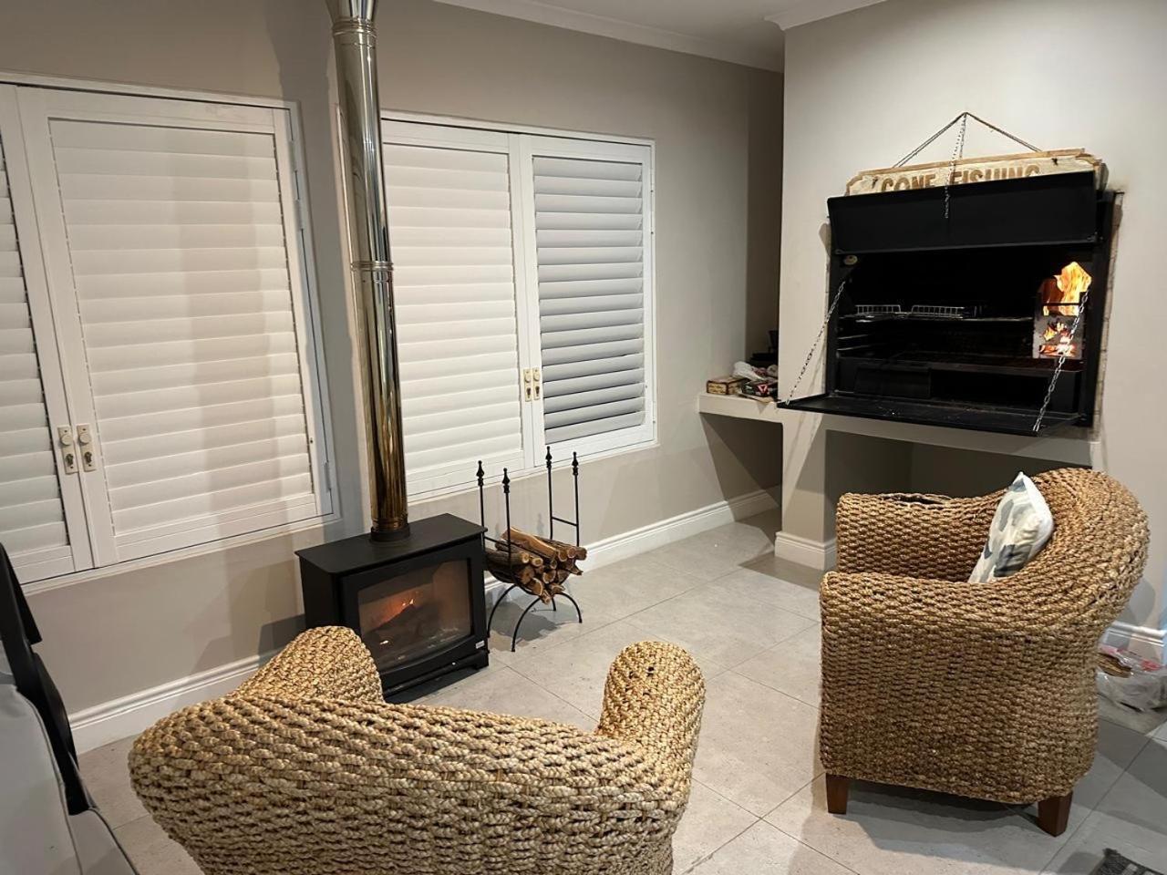 Ons C-Huis - Gansbaai Seafront Accommodation, Back-Up Power Exteriör bild