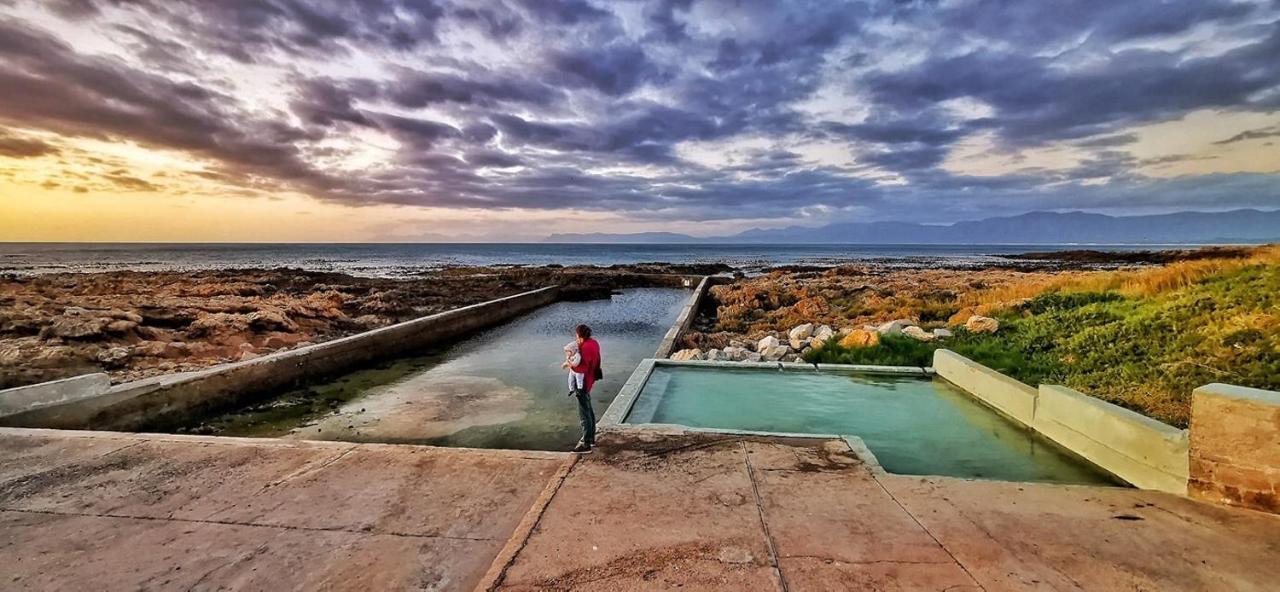 Ons C-Huis - Gansbaai Seafront Accommodation, Back-Up Power Exteriör bild